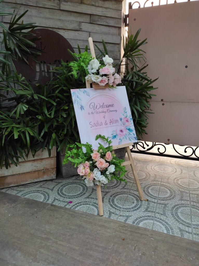 Wedding Easel at Lowest Price in Bangladesh Buy Now! Wrapup BD All in 1 Packaging Solution