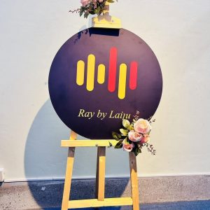 Easel with Round Board